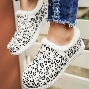 Leopard Print Fuzzy Lined Shoes